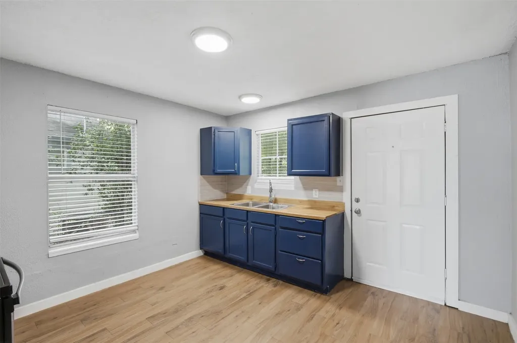 615 W Coffin Street Denison TX 75020