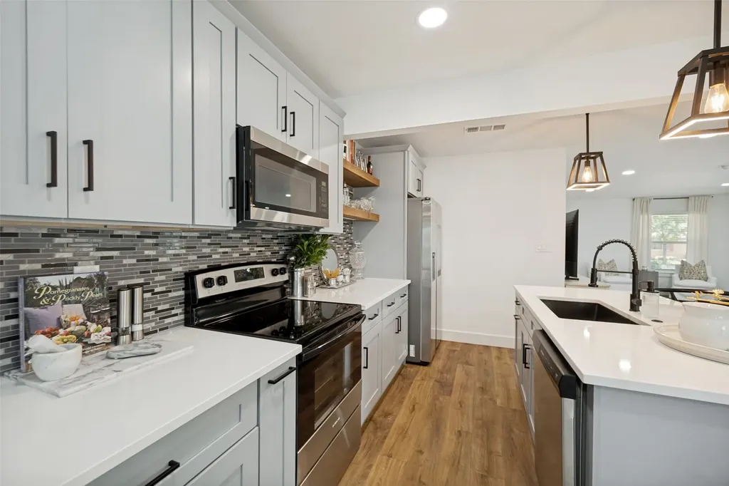 10229 San Juan Avenue Dallas TX 75228