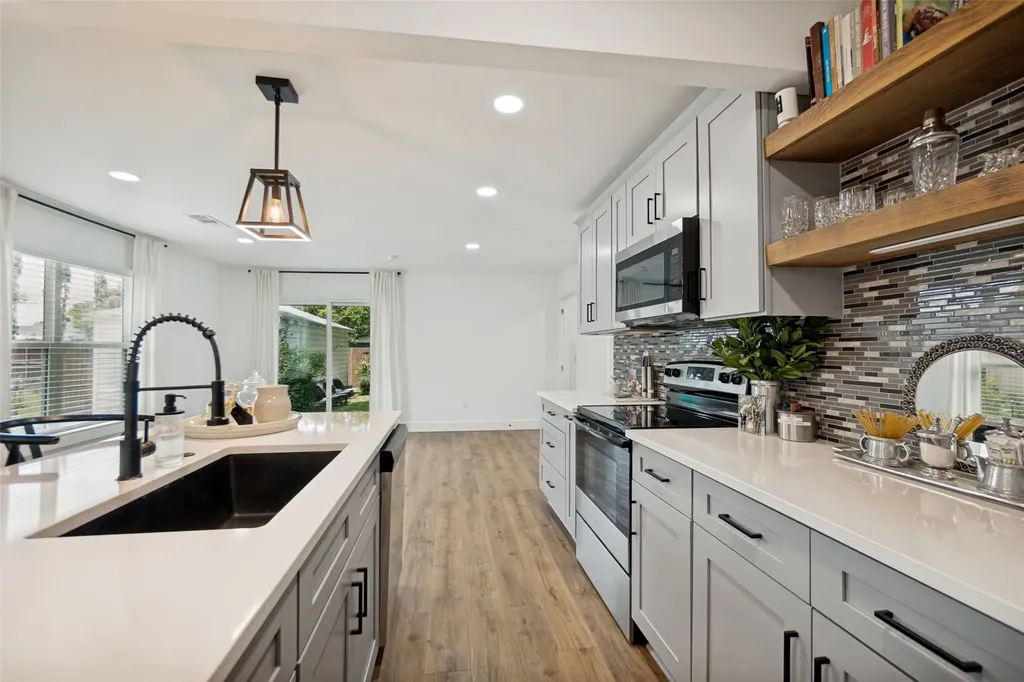 10229 San Juan Avenue Dallas TX 75228
