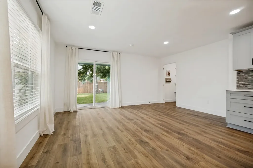 10229 San Juan Avenue Dallas TX 75228