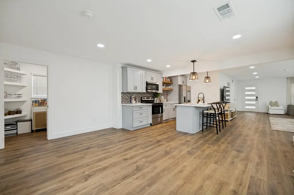 10229 San Juan Avenue Dallas TX 75228