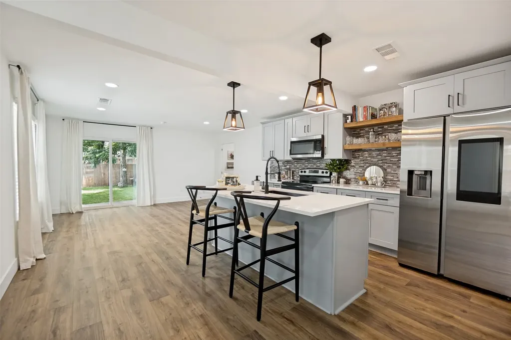 10229 San Juan Avenue Dallas TX 75228