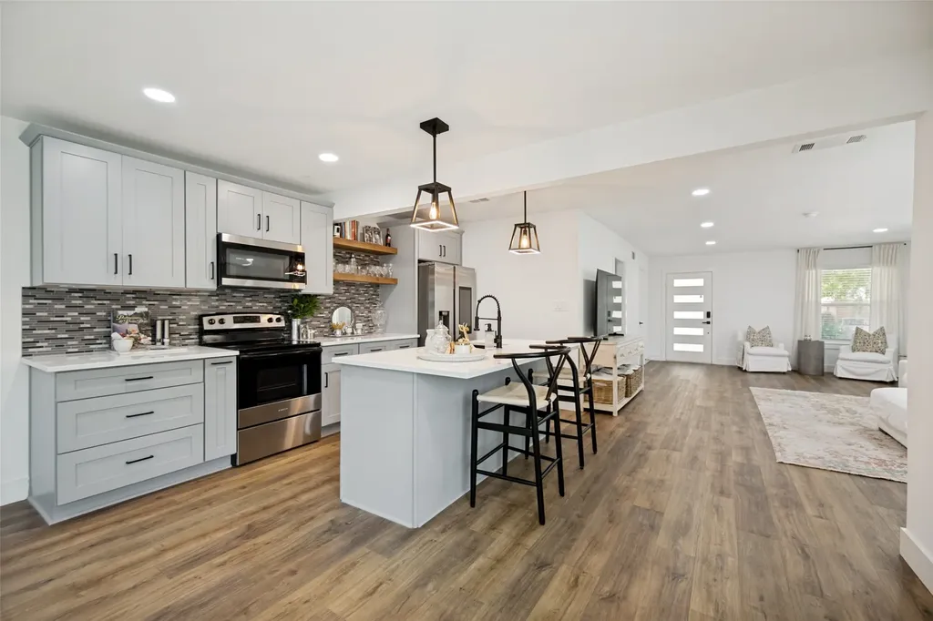 10229 San Juan Avenue Dallas TX 75228
