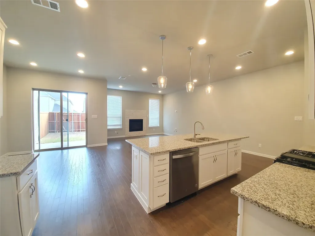 8266 Primrose Way Dallas TX 75252