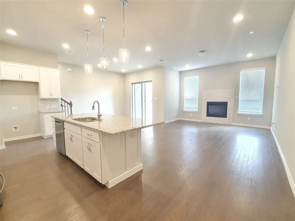 8266 Primrose Way Dallas TX 75252