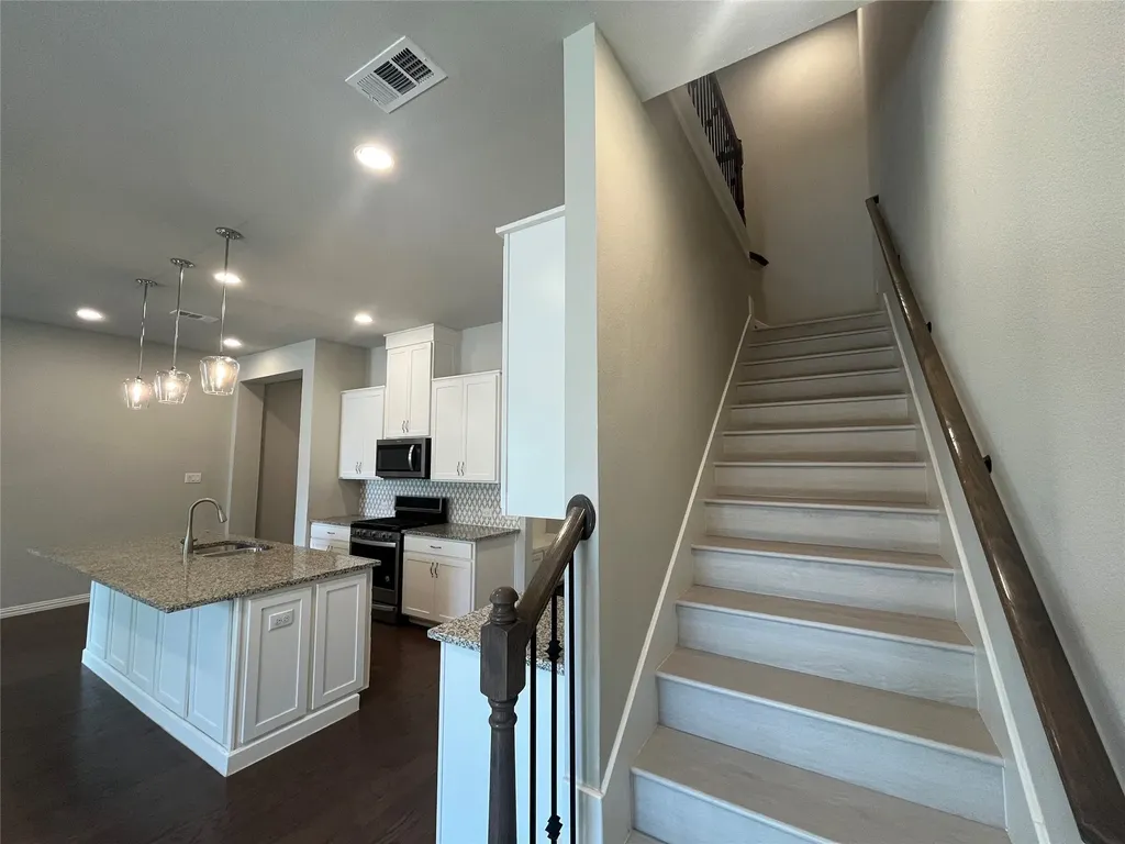 8266 Primrose Way Dallas TX 75252