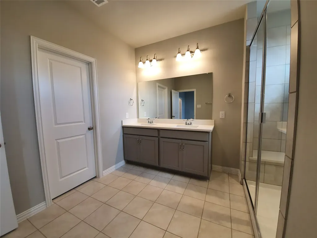 8266 Primrose Way Dallas TX 75252