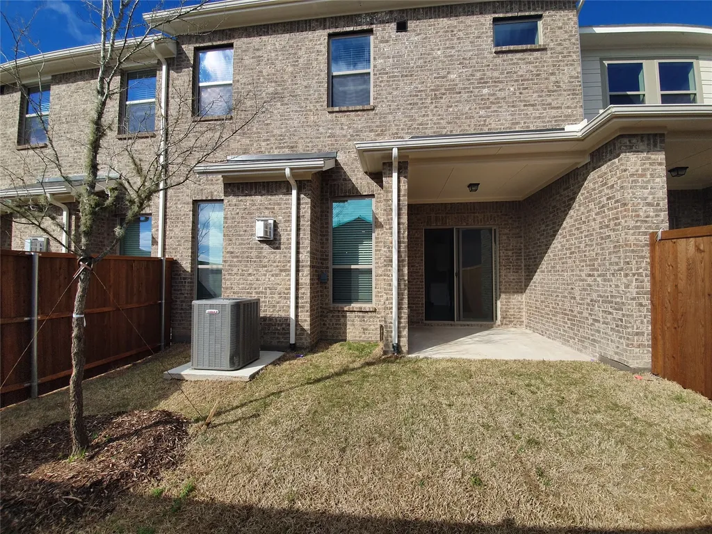 8266 Primrose Way Dallas TX 75252