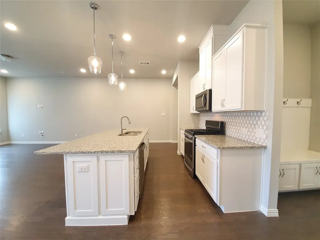 8266 Primrose Way Dallas TX 75252