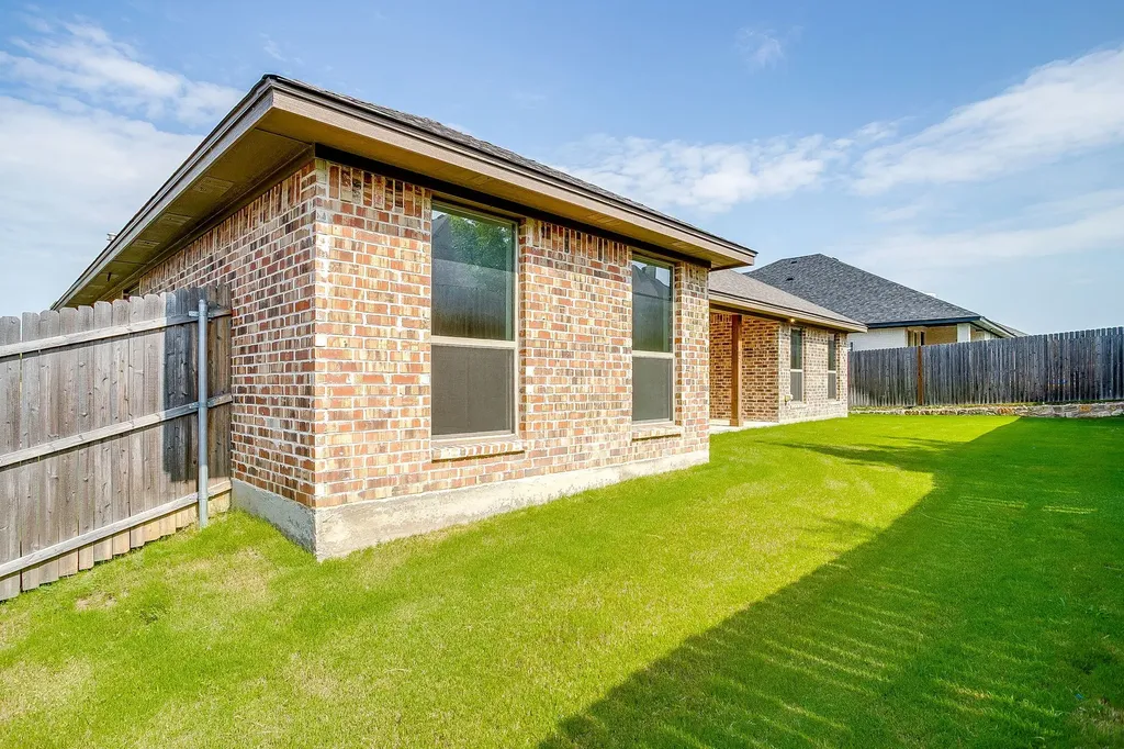 6817 Trail Rock Drive Benbrook TX 76126