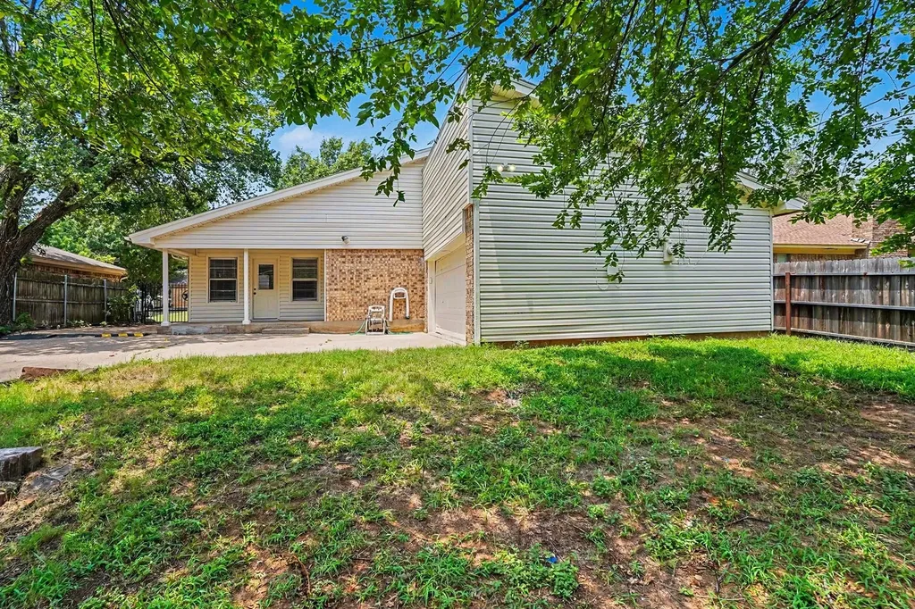 1009 Blue Carriage Lane N Fort Worth TX 76120