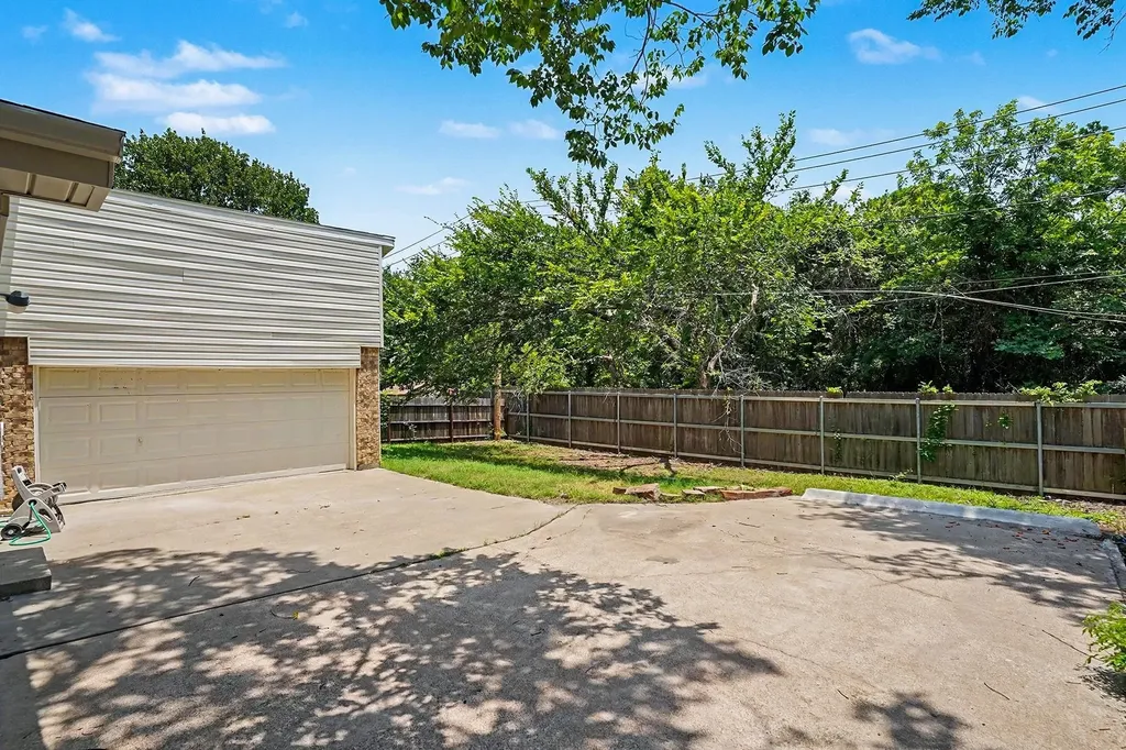1009 Blue Carriage Lane N Fort Worth TX 76120