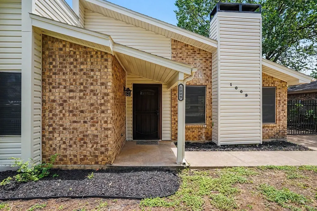 1009 Blue Carriage Lane N Fort Worth TX 76120