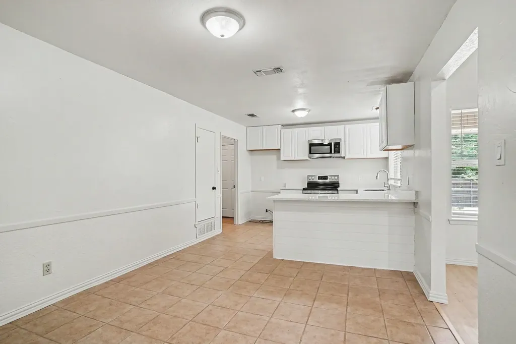 1009 Blue Carriage Lane N Fort Worth TX 76120