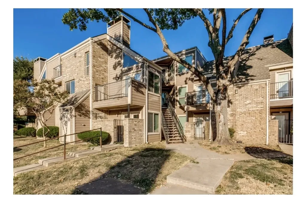 9829 Walnut Street Dallas TX 75243