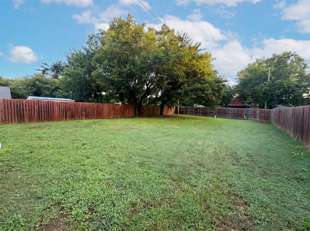 709 W Hull Street Denison TX 75020