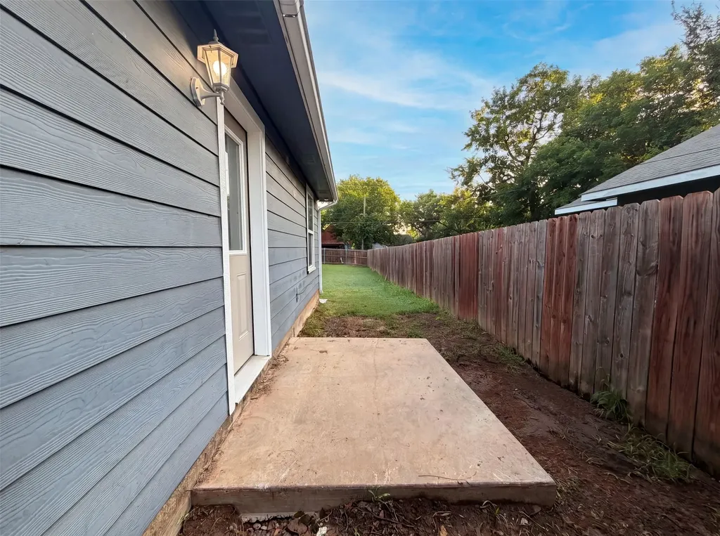 709 W Hull Street Denison TX 75020