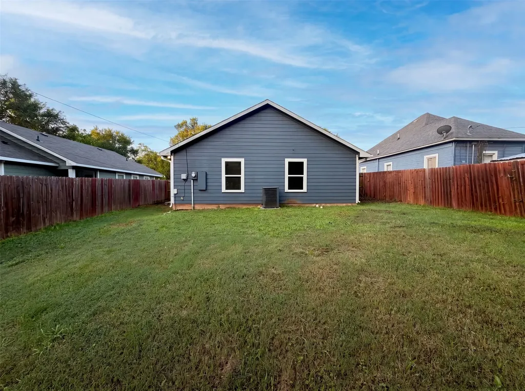 709 W Hull Street Denison TX 75020