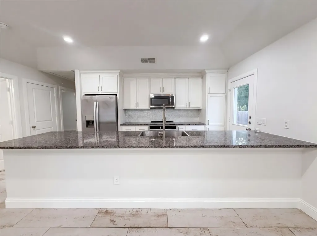 709 W Hull Street Denison TX 75020