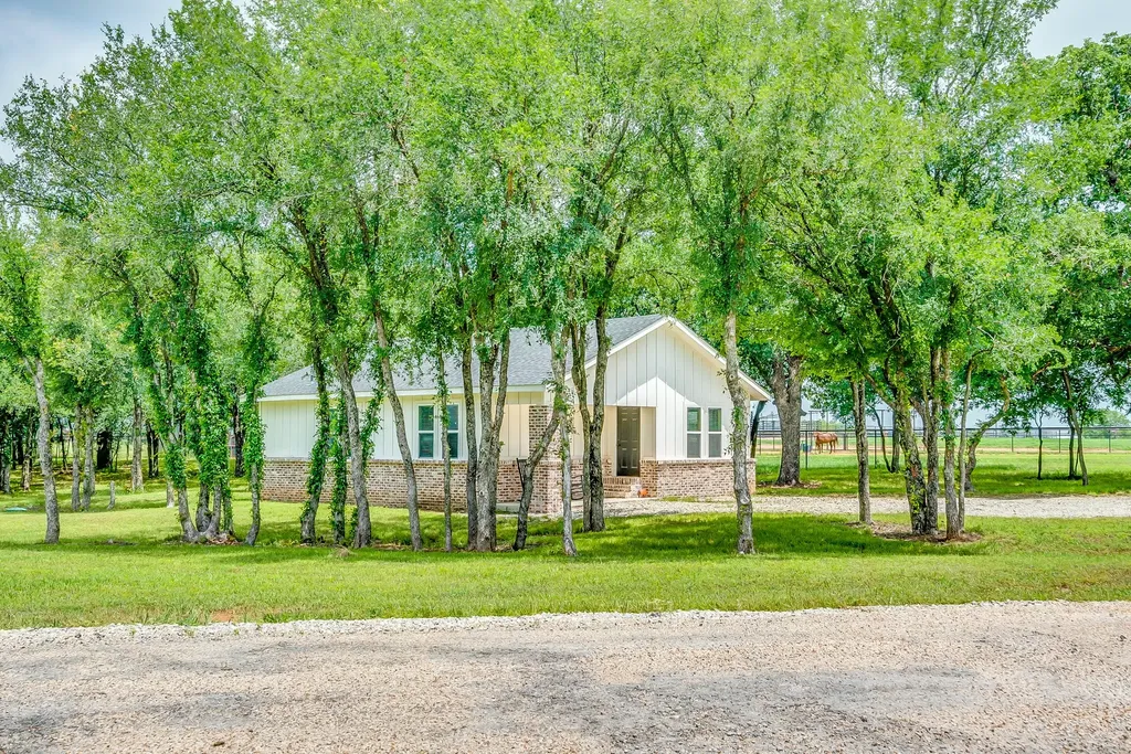 1340 Lacy Drive Lipan TX 76462