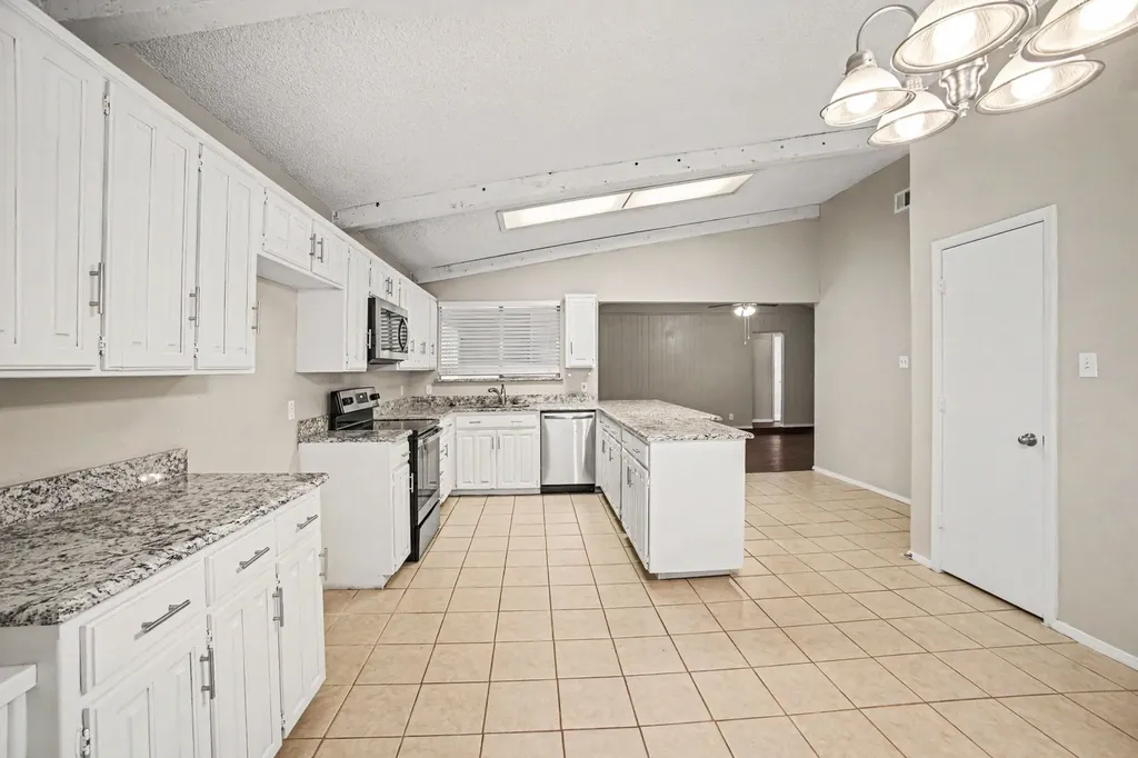 5405 Bright Star Trail Arlington TX 76017