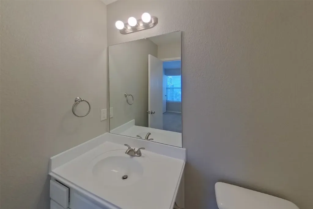 10525 Flamewood Drive Fort Worth TX 76140