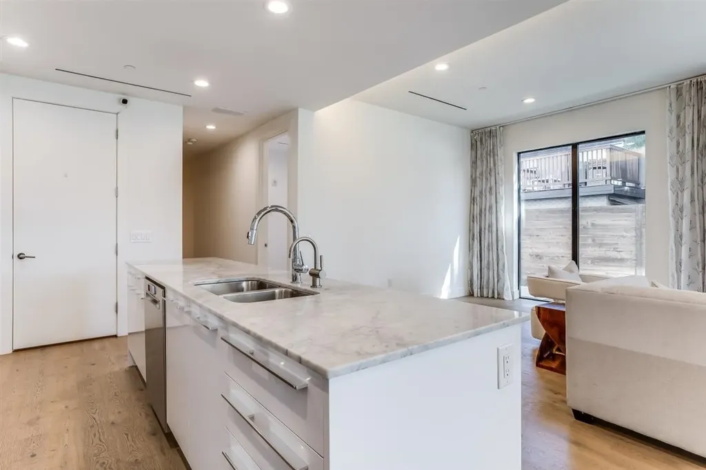 3923 Cole Avenue Dallas TX 75204
