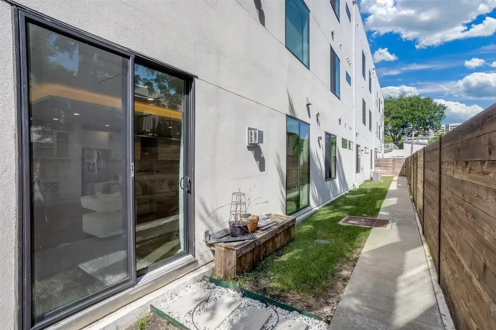 3923 Cole Avenue Dallas TX 75204