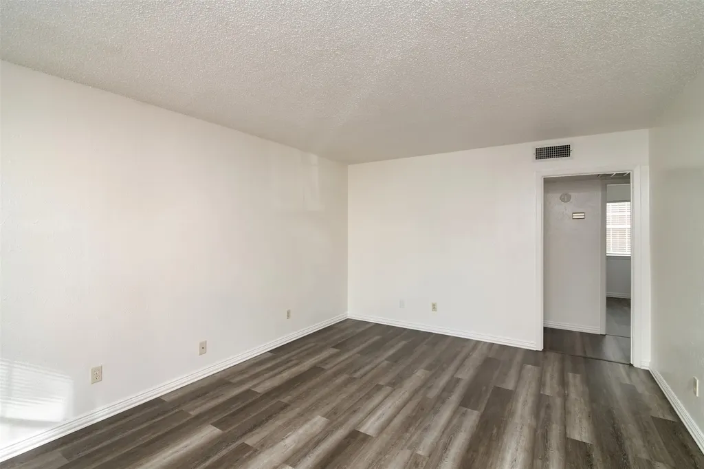 7048 Glenview Drive North Richland Hills TX 76180