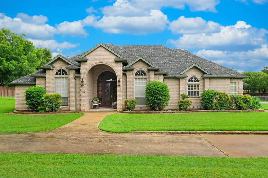 1718 Wanda Way Arlington TX 76001