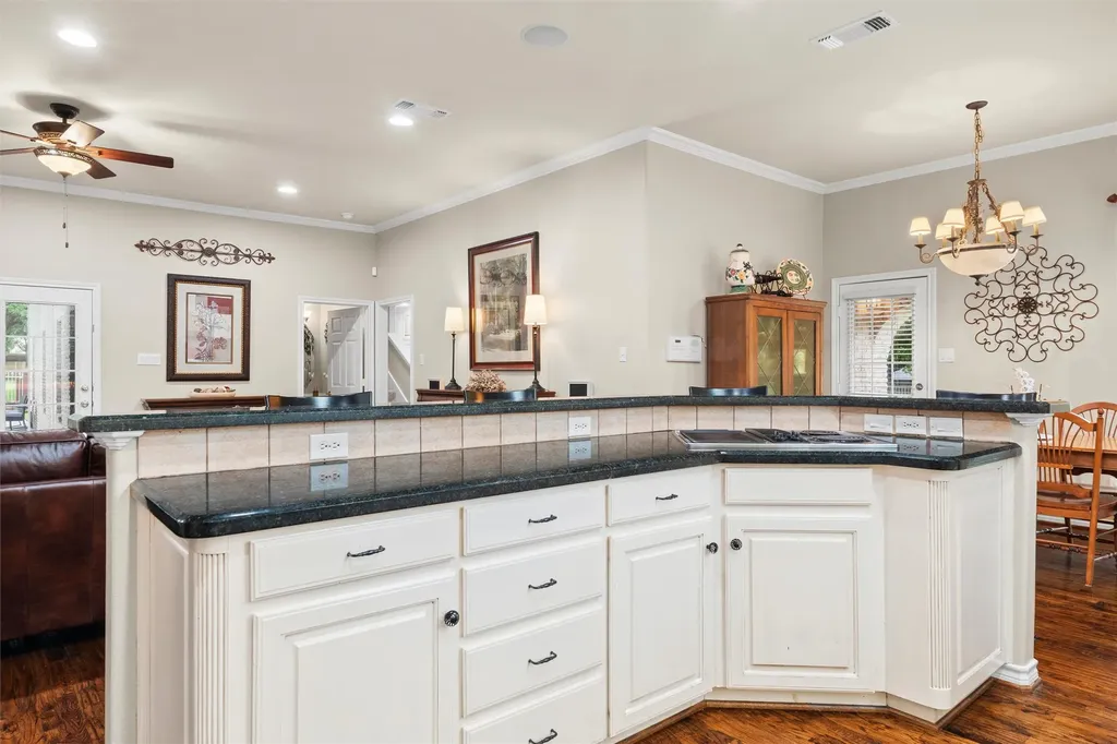 1718 Wanda Way Arlington TX 76001