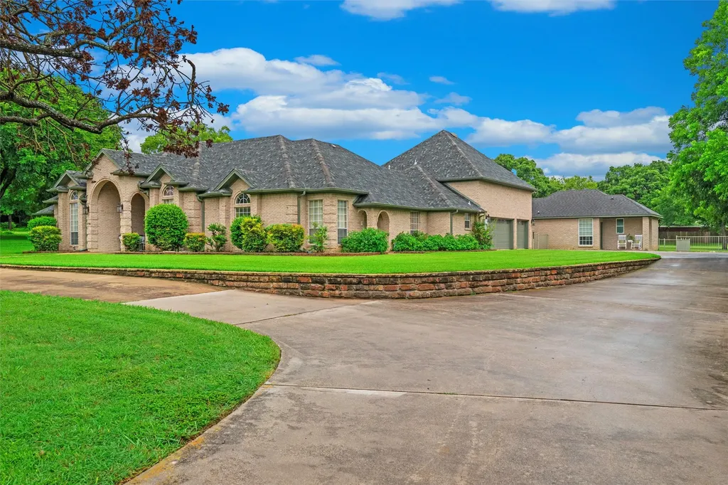 1718 Wanda Way Arlington TX 76001