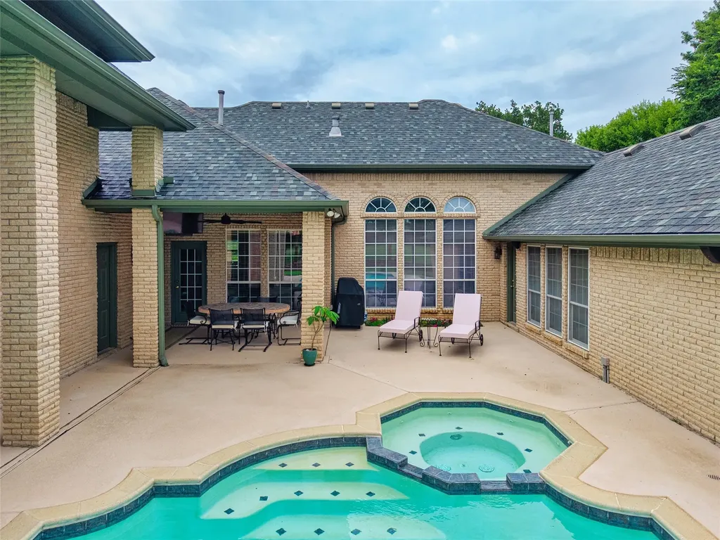 1718 Wanda Way Arlington TX 76001