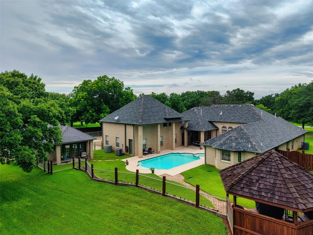 1718 Wanda Way Arlington TX 76001
