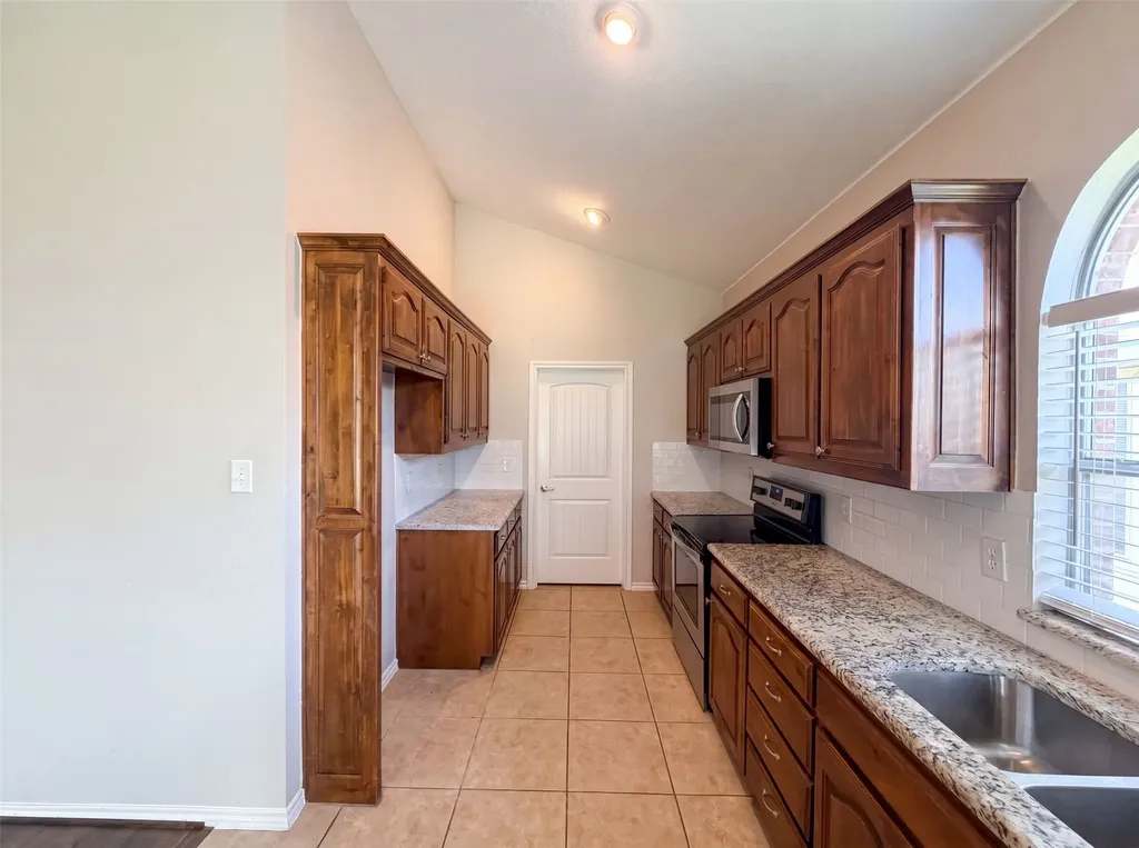 1205 Kachina Lane Fort Worth TX 76052