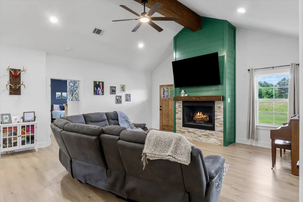832 Vz County Road 4512 Ben Wheeler TX 75754