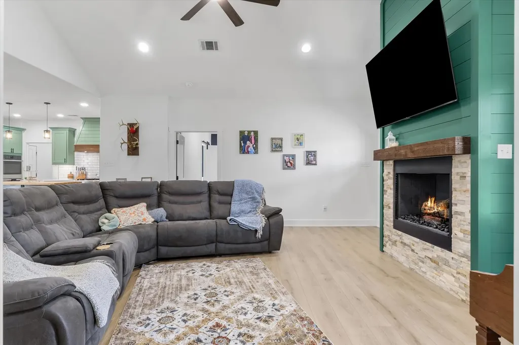832 Vz County Road 4512 Ben Wheeler TX 75754