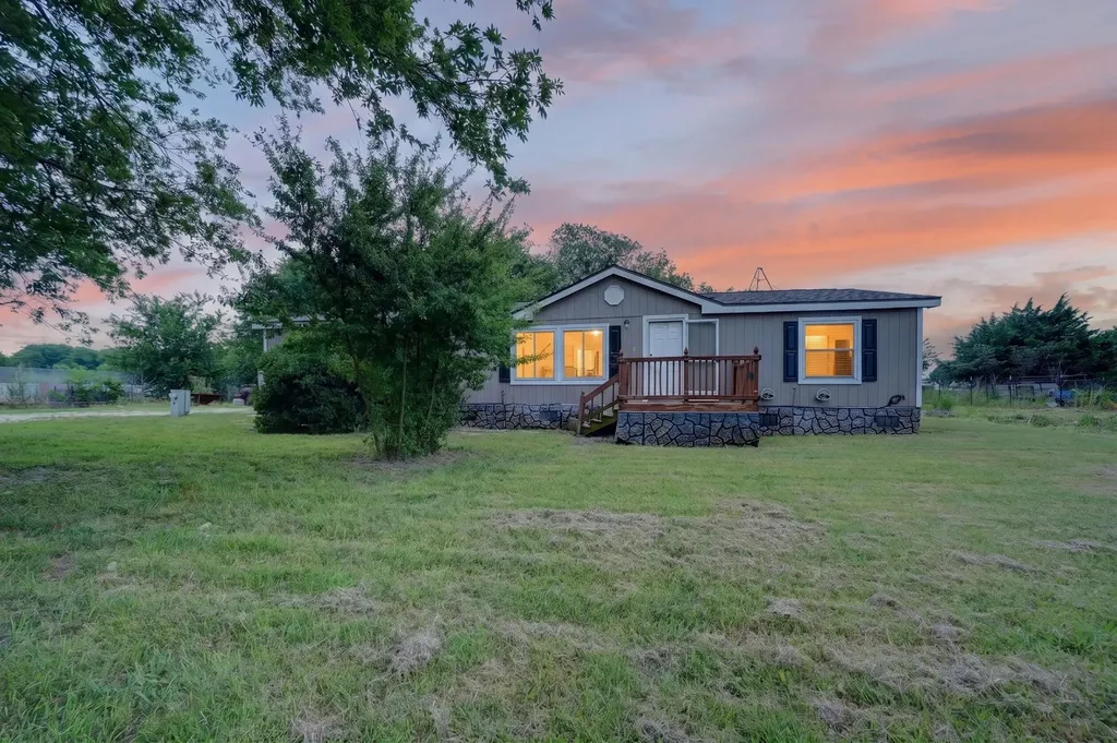 929 W Sterrett Road Waxahachie TX 75167