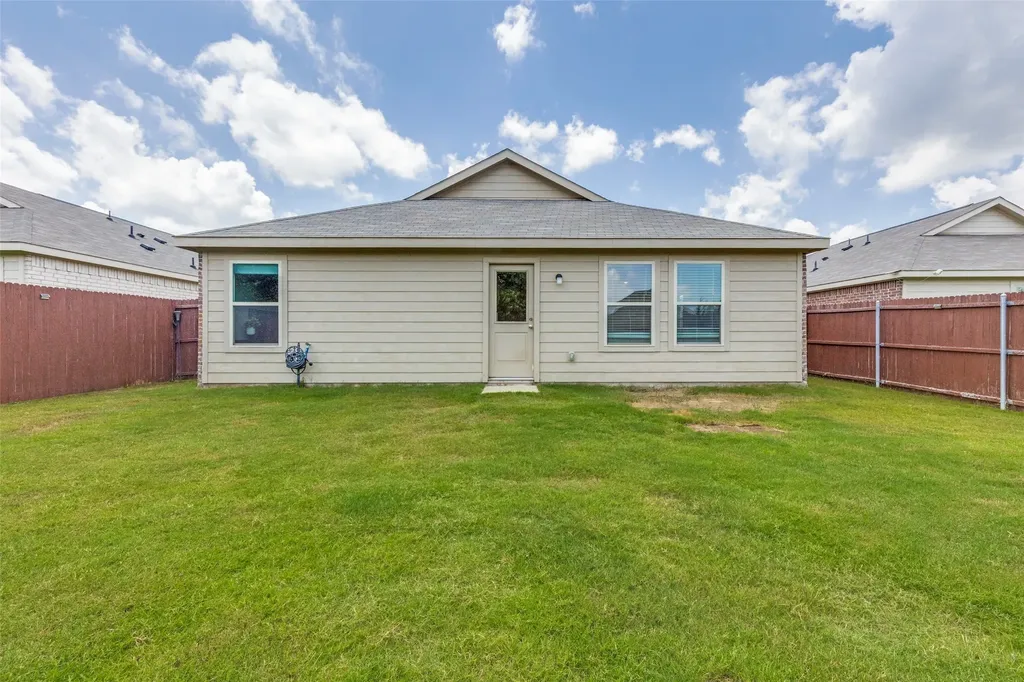 1376 Beach Drive Pelican Bay TX 76020