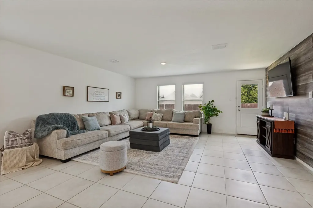 1376 Beach Drive Pelican Bay TX 76020