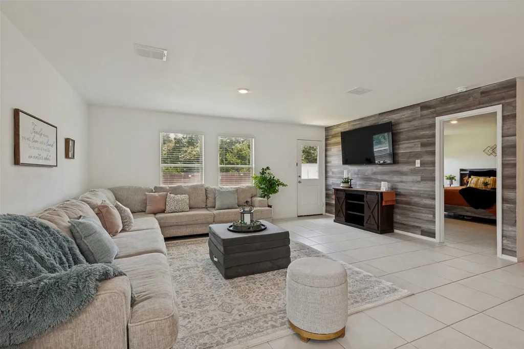 1376 Beach Drive Pelican Bay TX 76020