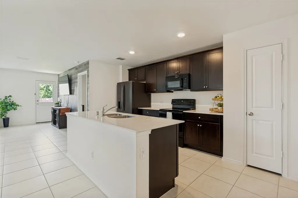 1376 Beach Drive Pelican Bay TX 76020