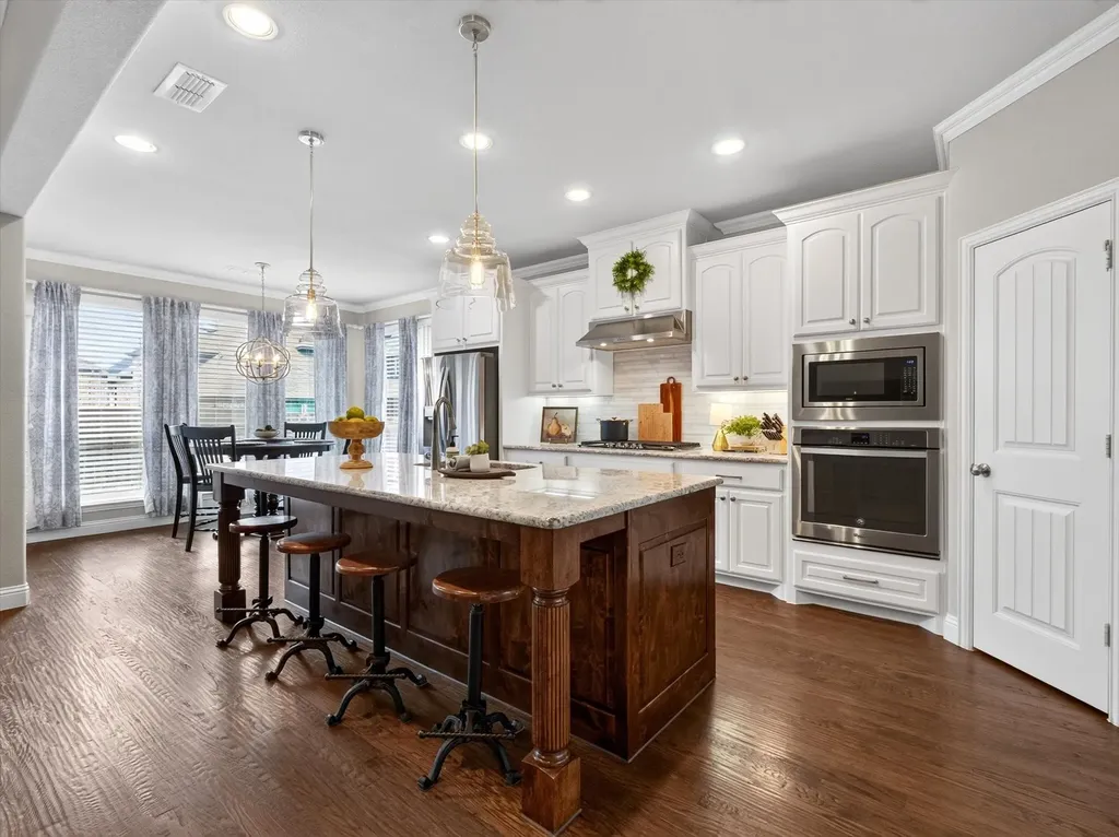 3713 Wildridge Boulevard Oak Point TX 75068