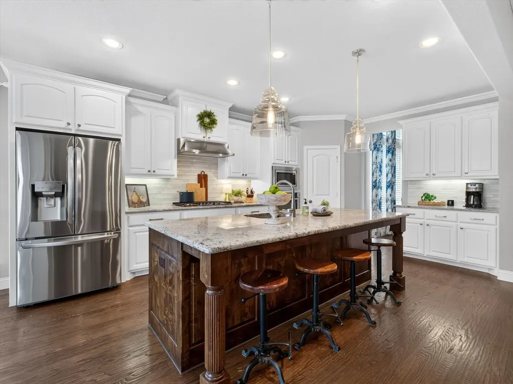 3713 Wildridge Boulevard Oak Point TX 75068