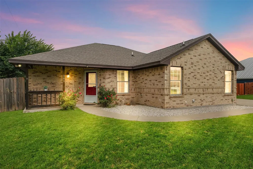 305 Ashwood Street Azle TX 76020