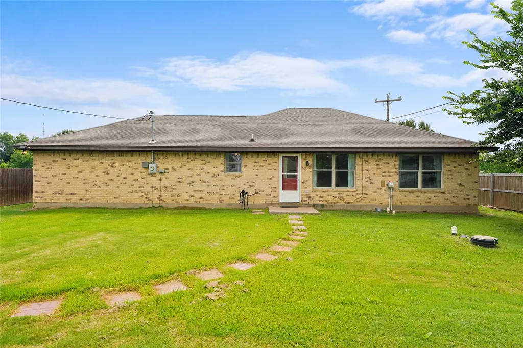 305 Ashwood Street Azle TX 76020