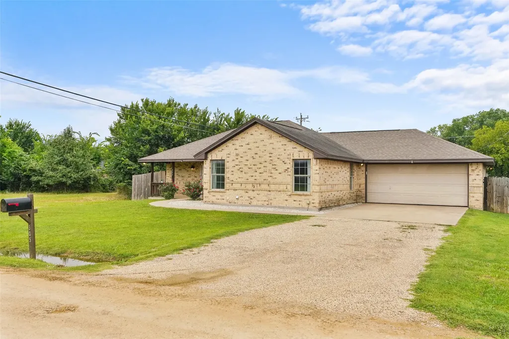 305 Ashwood Street Azle TX 76020