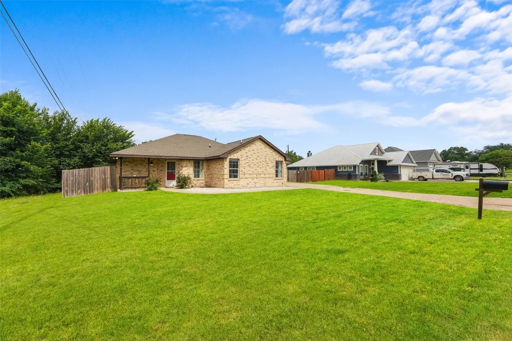 305 Ashwood Street Azle TX 76020
