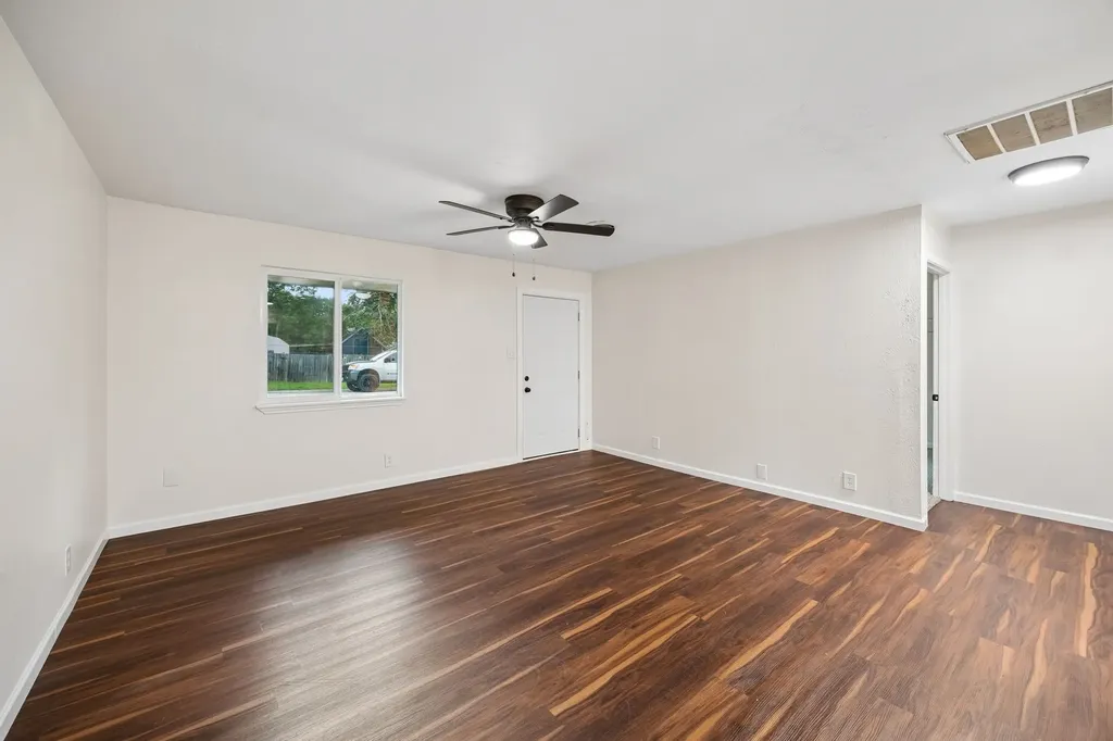 7705 Navajo Trail Lake Worth TX 76135