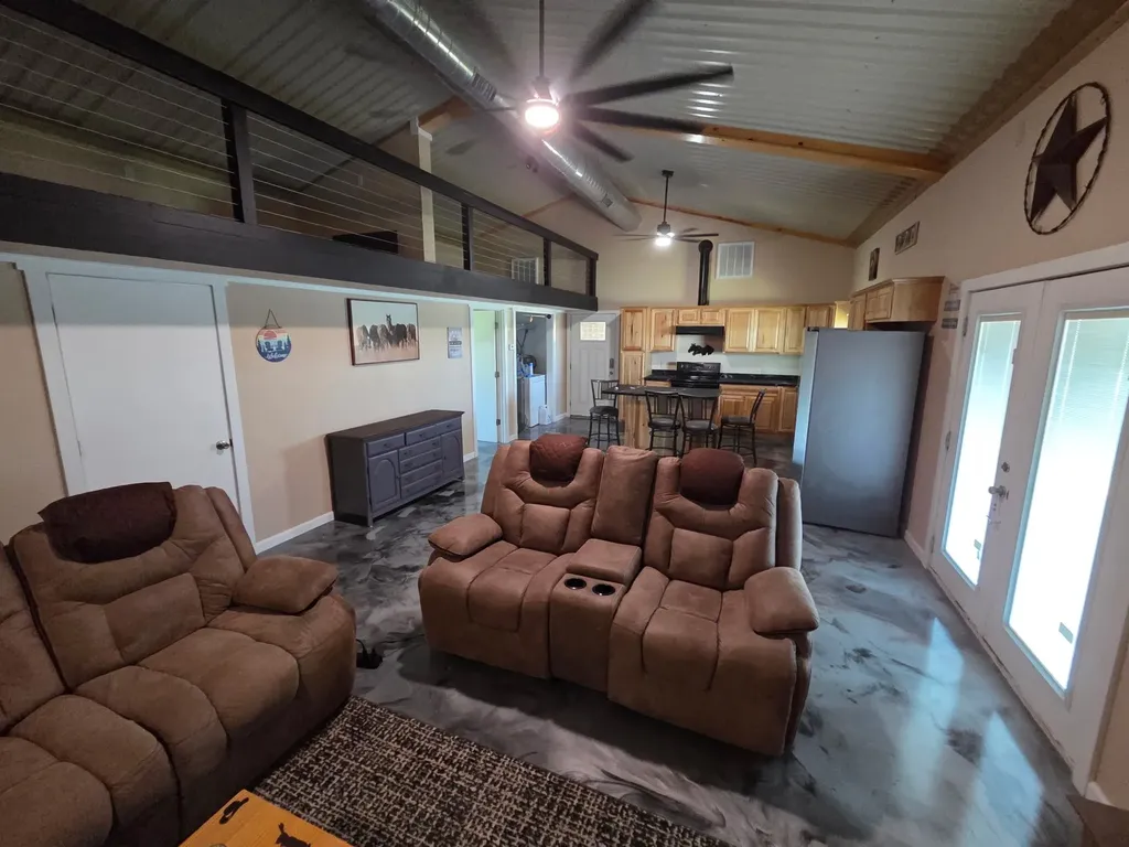 613-B N Access Road Tye TX 79603